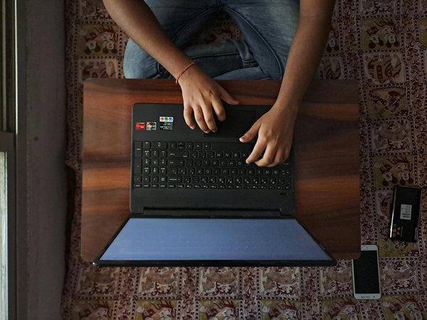 What are the advantages of connected car technology?